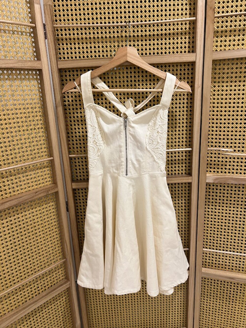 GUESS Ivory Lace Halter Fit & Flare Mini Dress Size 0 with Pockets